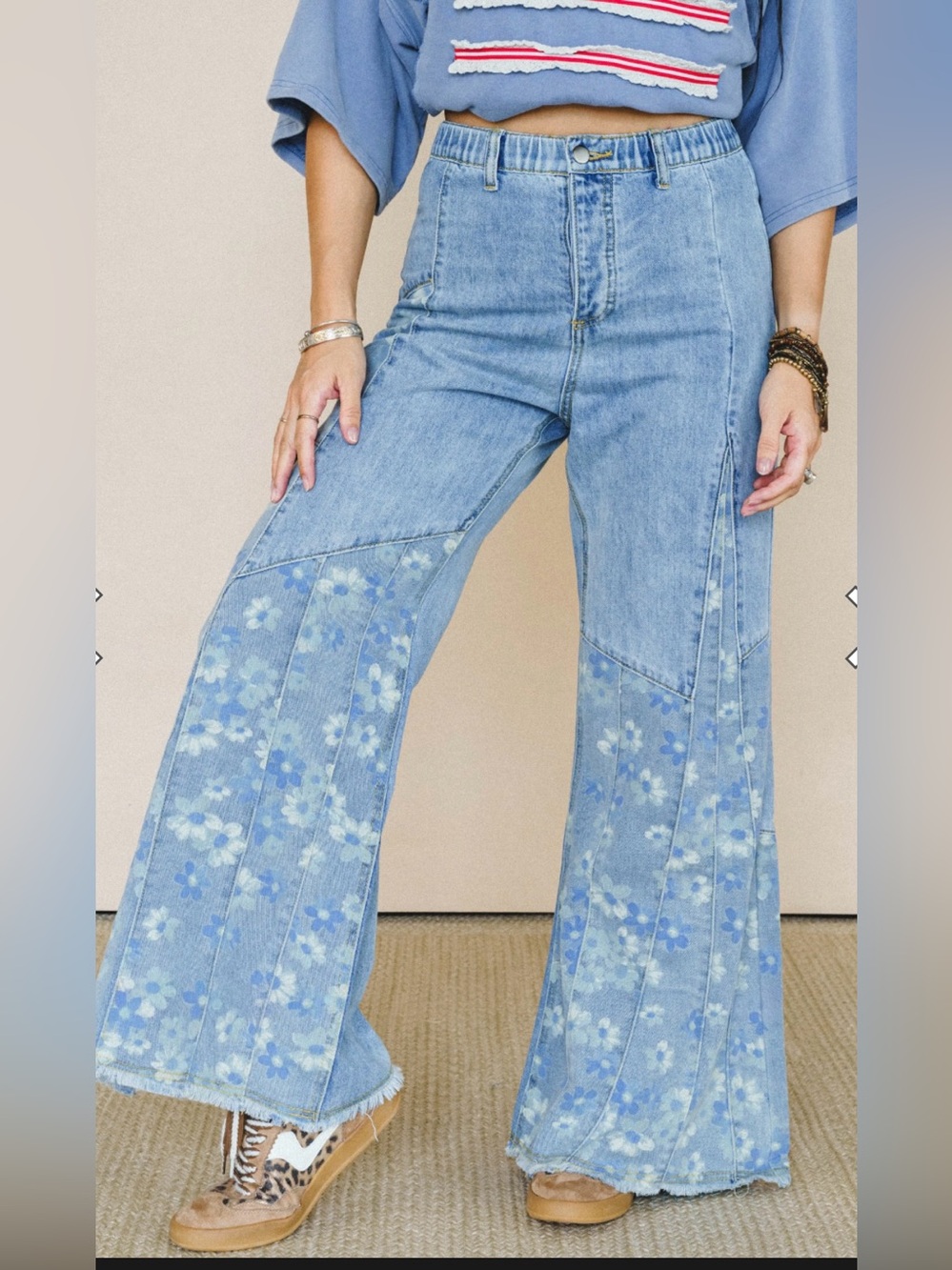 (NWT)  Easel Size M Light Blue Floral Panel Elastic Waistband Bell Bottom Jeans